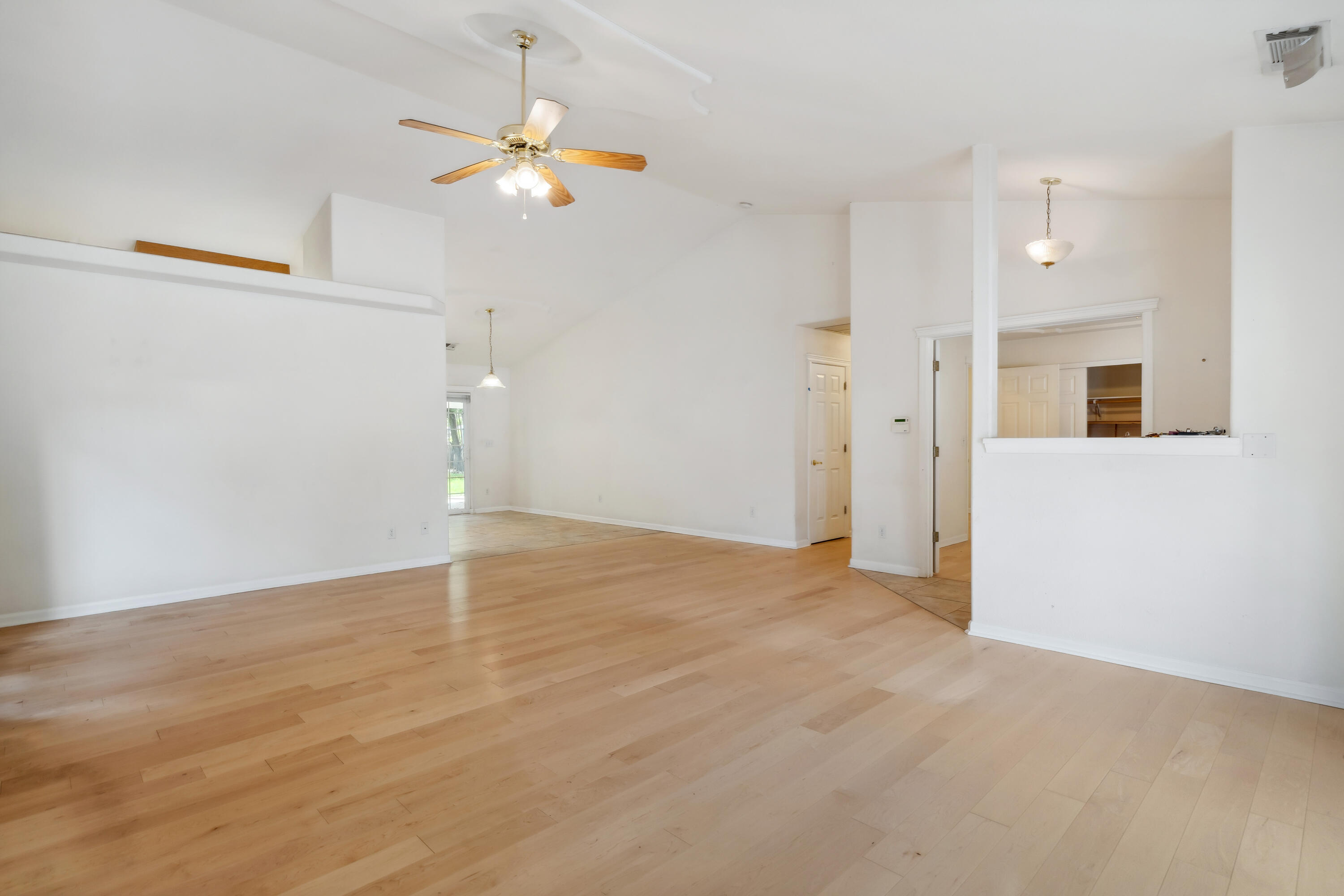 6596 Reflection Street Redding, CA 96001 - Photo 7 of 48 Living Room
