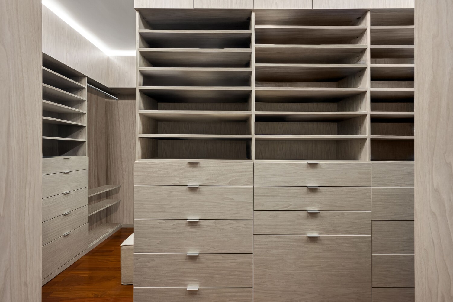 3 Morton Square Manhattan, NY 10014 - Photo 15 of 26 a view of an empty walk in closet