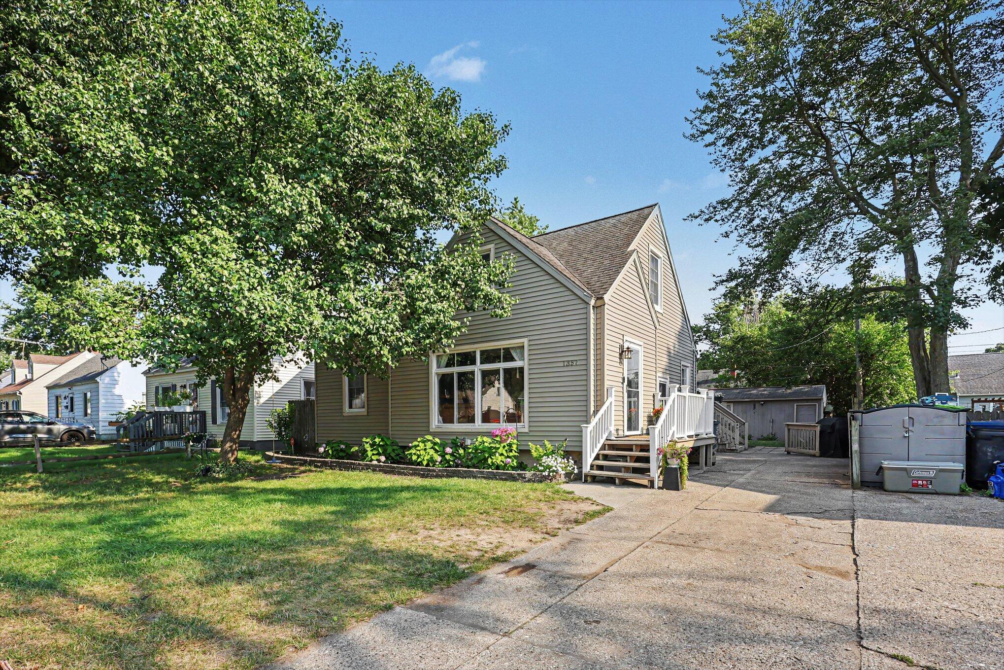 1357 Cornell Road Muskegon, MI 49441 - Photo 3 of 27 003_file_6849