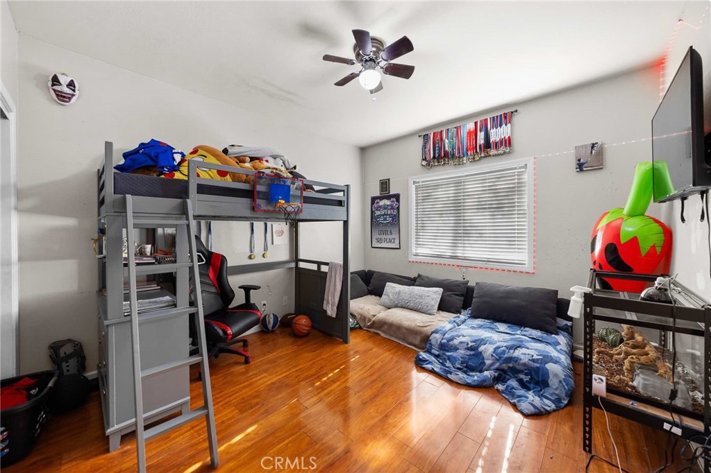 32245 Refa Street Wildomar, CA 92595 - Photo 16 of 35 a living room with furniture gym equipment and a window