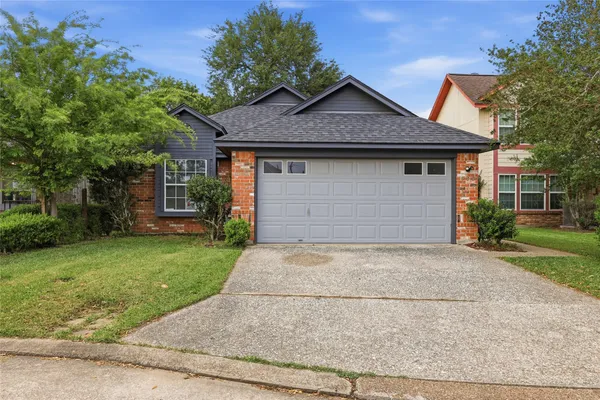 $1,800 | 955 Green Meadow Street, Beaumont, TX 77706