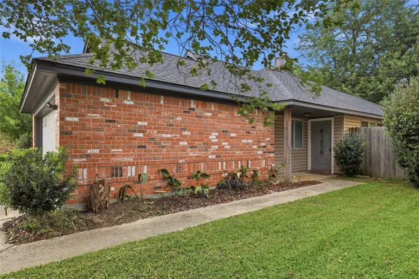 $1,800 | 955 Green Meadow Street, Beaumont, TX 77706