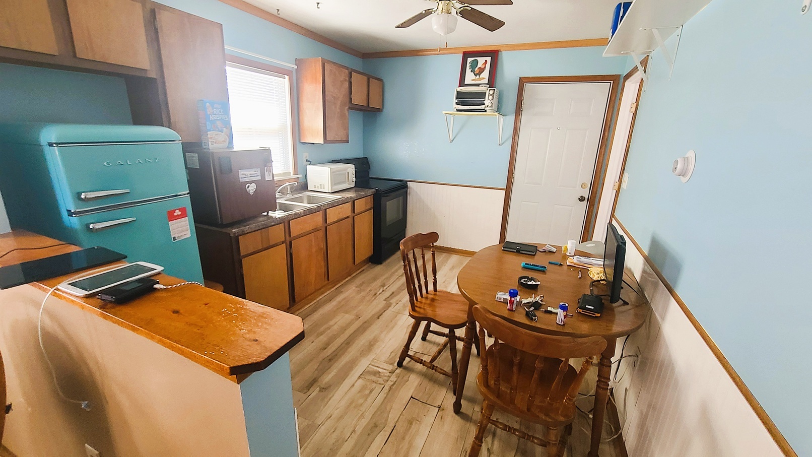 1106 Steinman Street Dixon, IL 61021 - Photo 5 of 14 a room with furniture and window