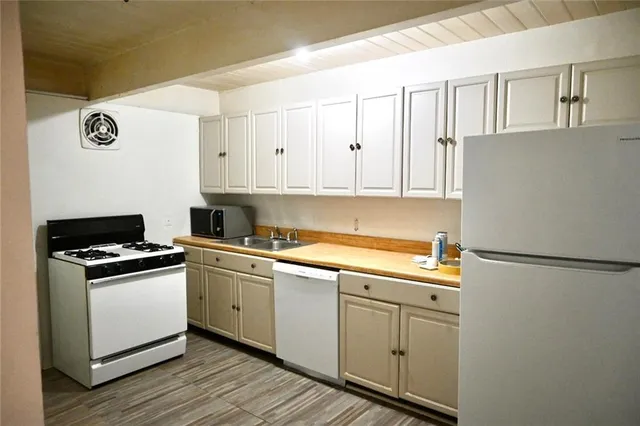 $1,600 | 7817 Spruce Street, New Orleans, LA 70118