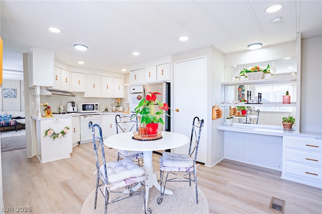 4577 Royal Ridge Boulevard, Unit 131 Las Vegas, NV 89103 - Photo 5 of 26