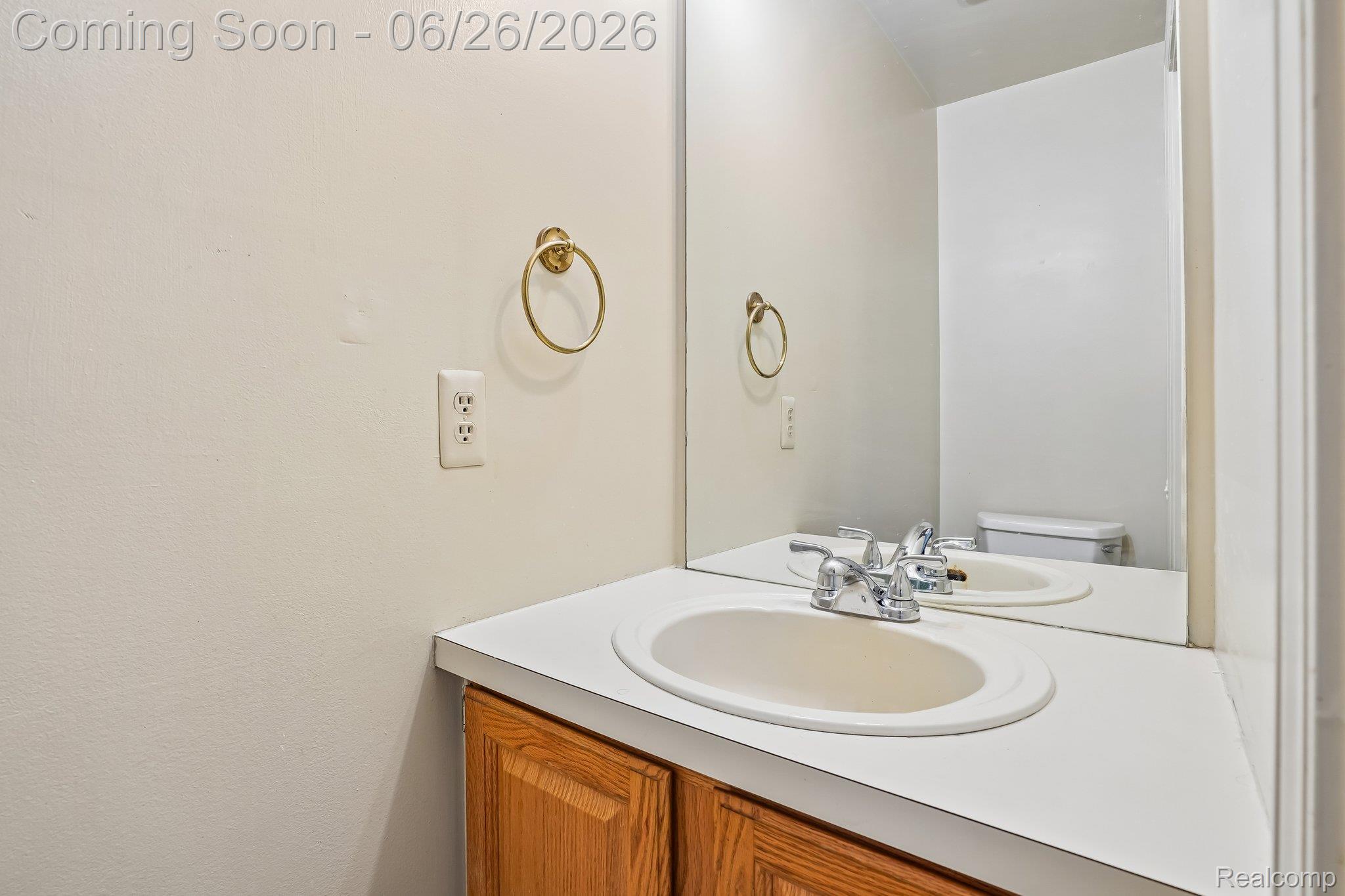1687 Grandview Drive Rochester, MI 48306 - Photo 27 of 45 Entry level 1/2 bath