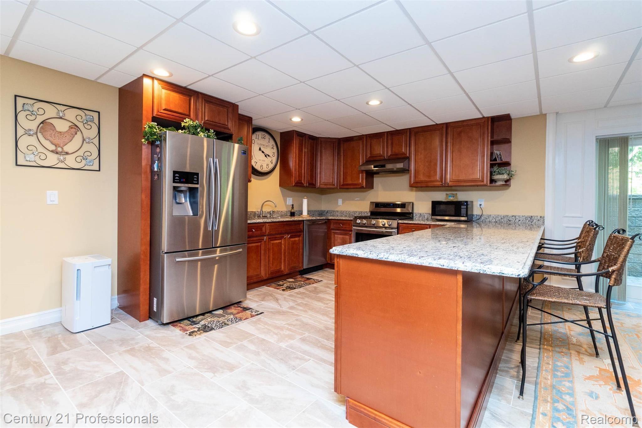 524 Trinway Road Troy, MI 48085 - Photo 67 of 75 2nd Kitchen (Lower Level)
