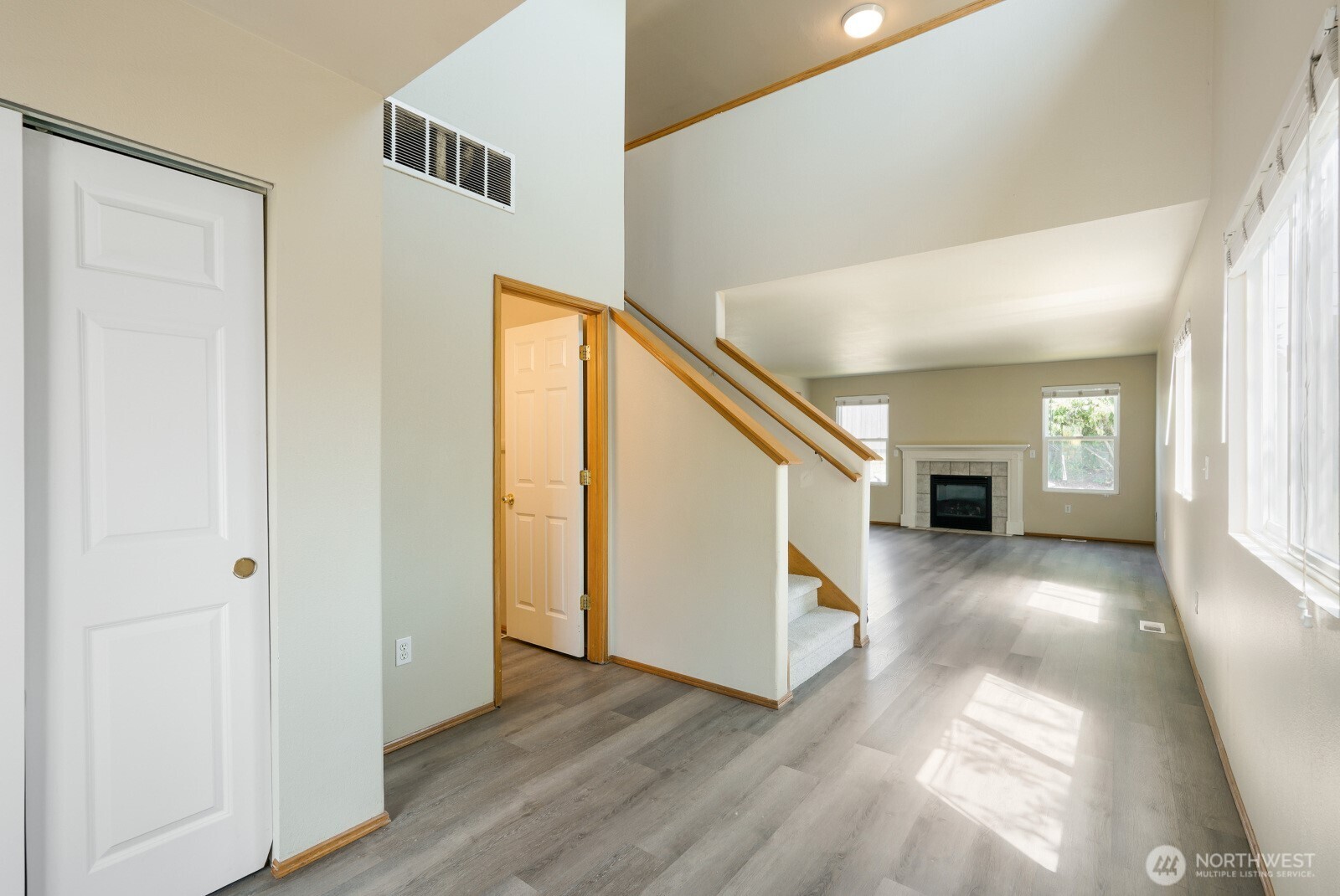 12224 58th Place South Seattle, WA 98178 - Photo 2 of 25