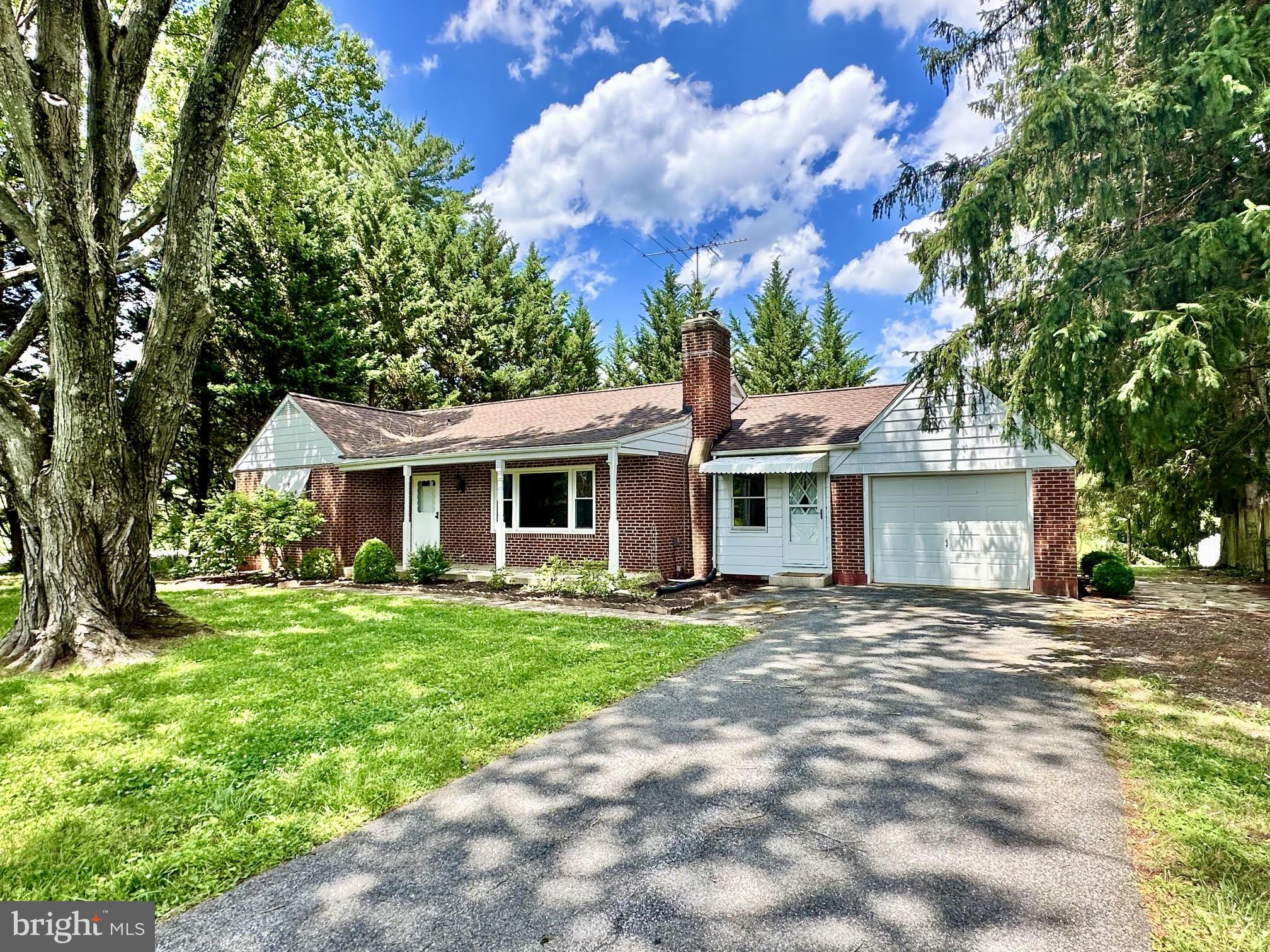 Welcome to 2570 Deer Park Rd