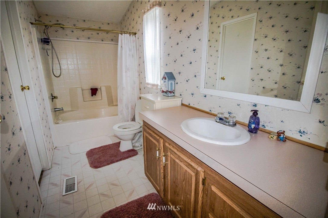 255 Hawkins Road Winlock, WA 98596 - Photo 10 of 20