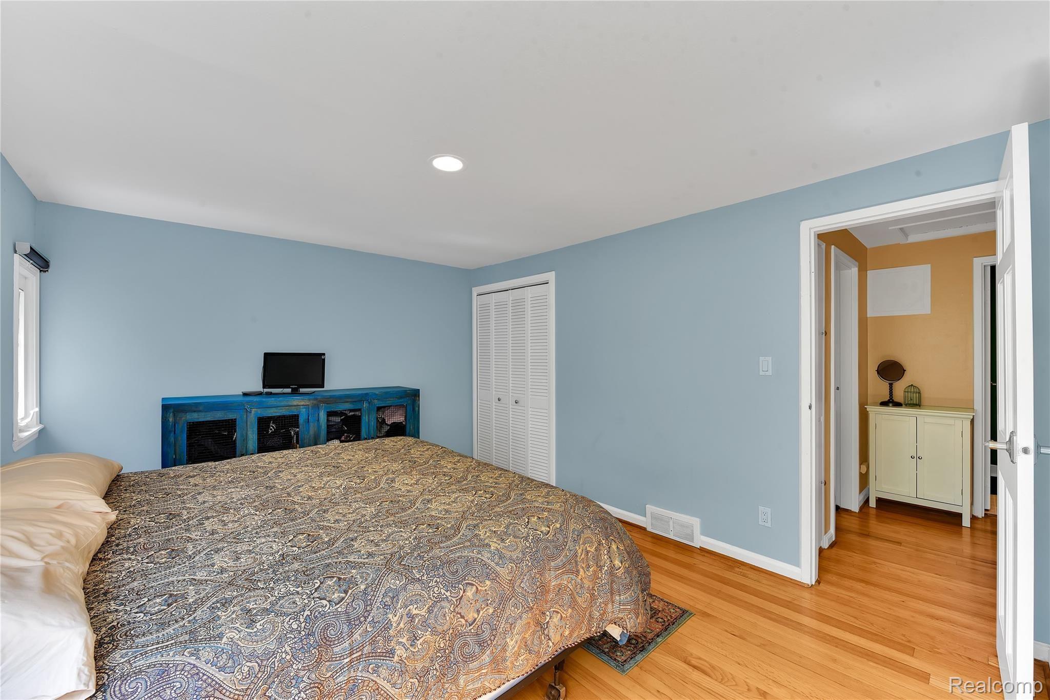 1735 Graefield Road Birmingham, MI 48009 - Photo 12 of 24 owner bedroom