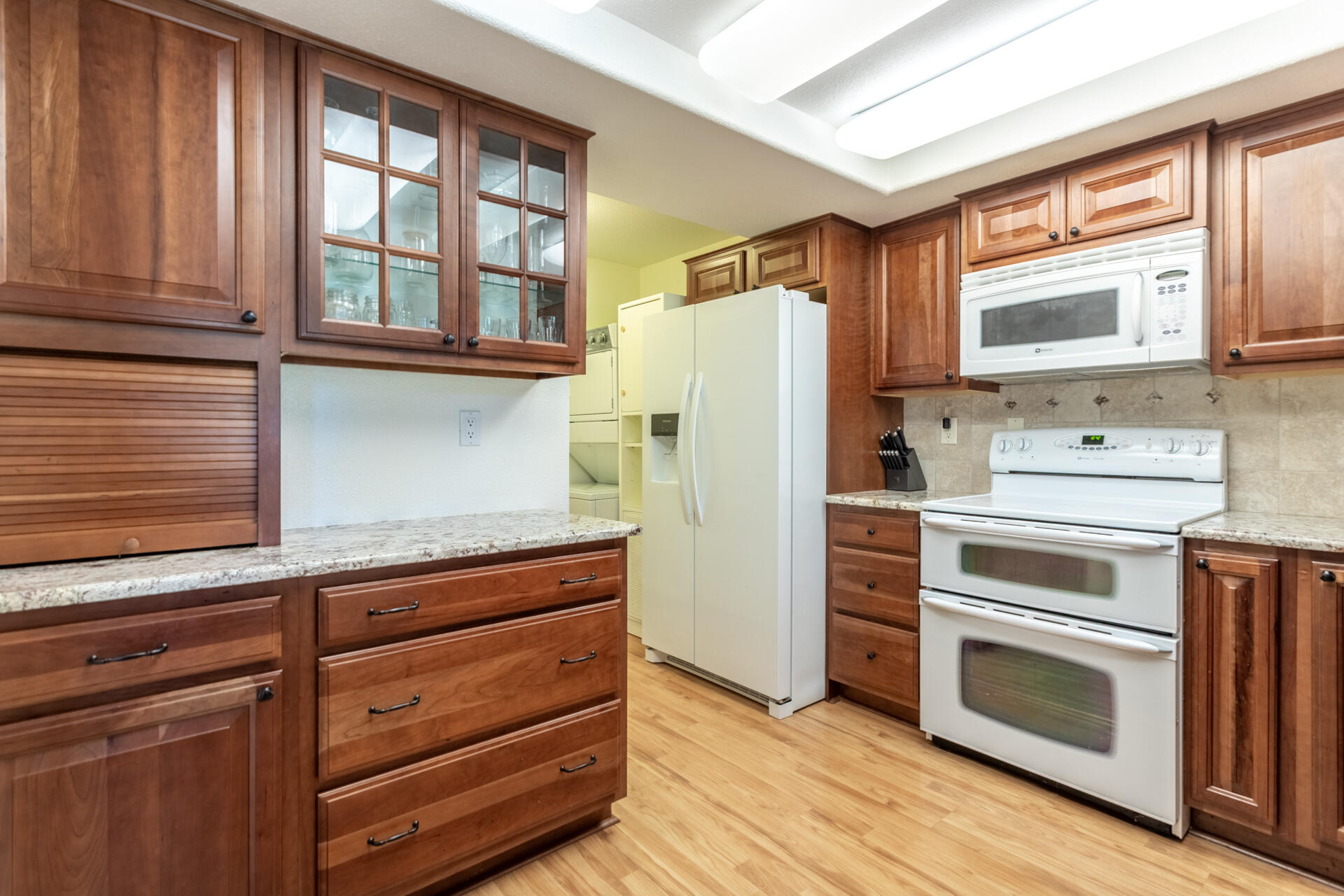 1937 Bechelli Lane Redding, CA 96002 - Photo 11 of 48 Kitchen