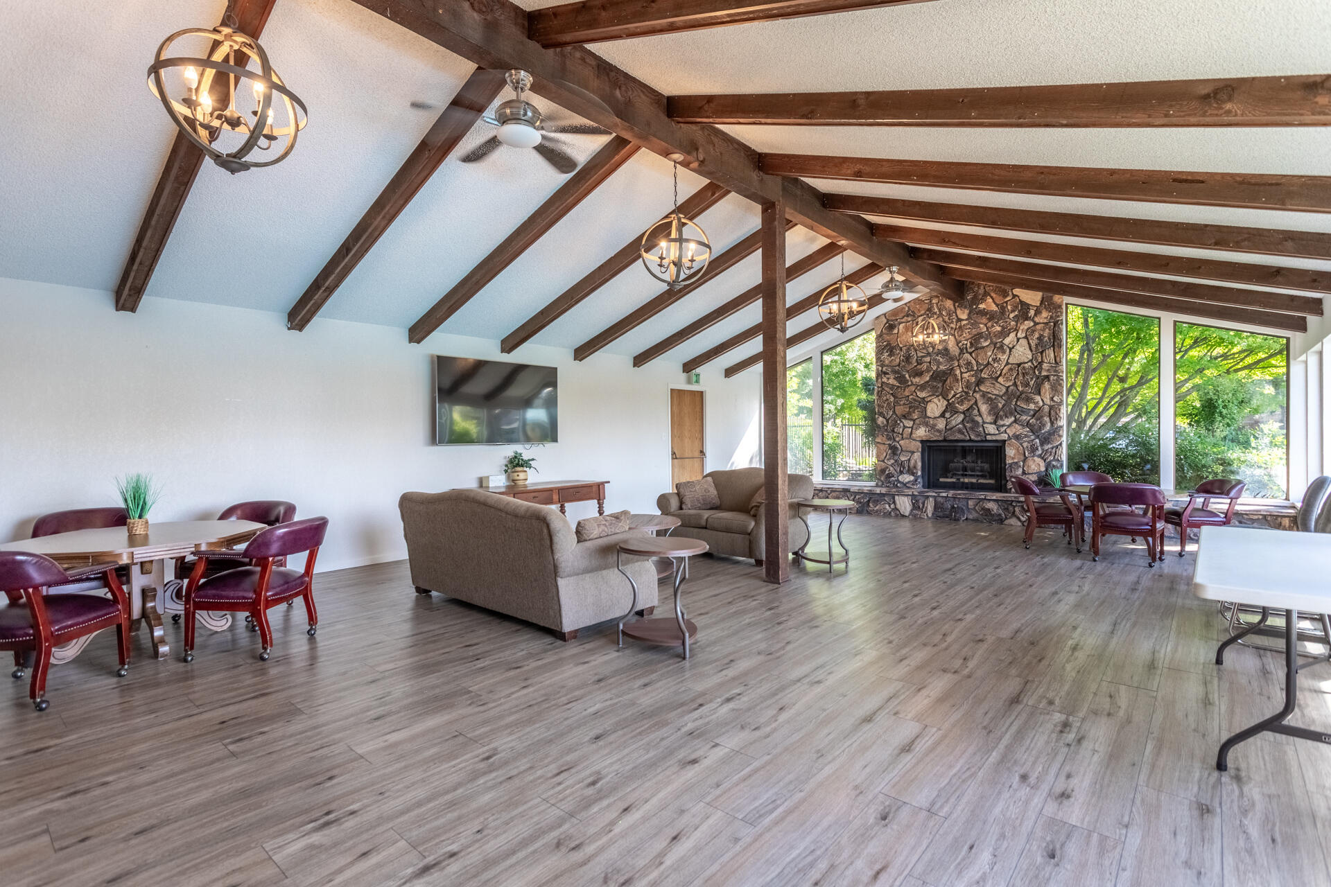1937 Bechelli Lane Redding, CA 96002 - Photo 21 of 48 Club House