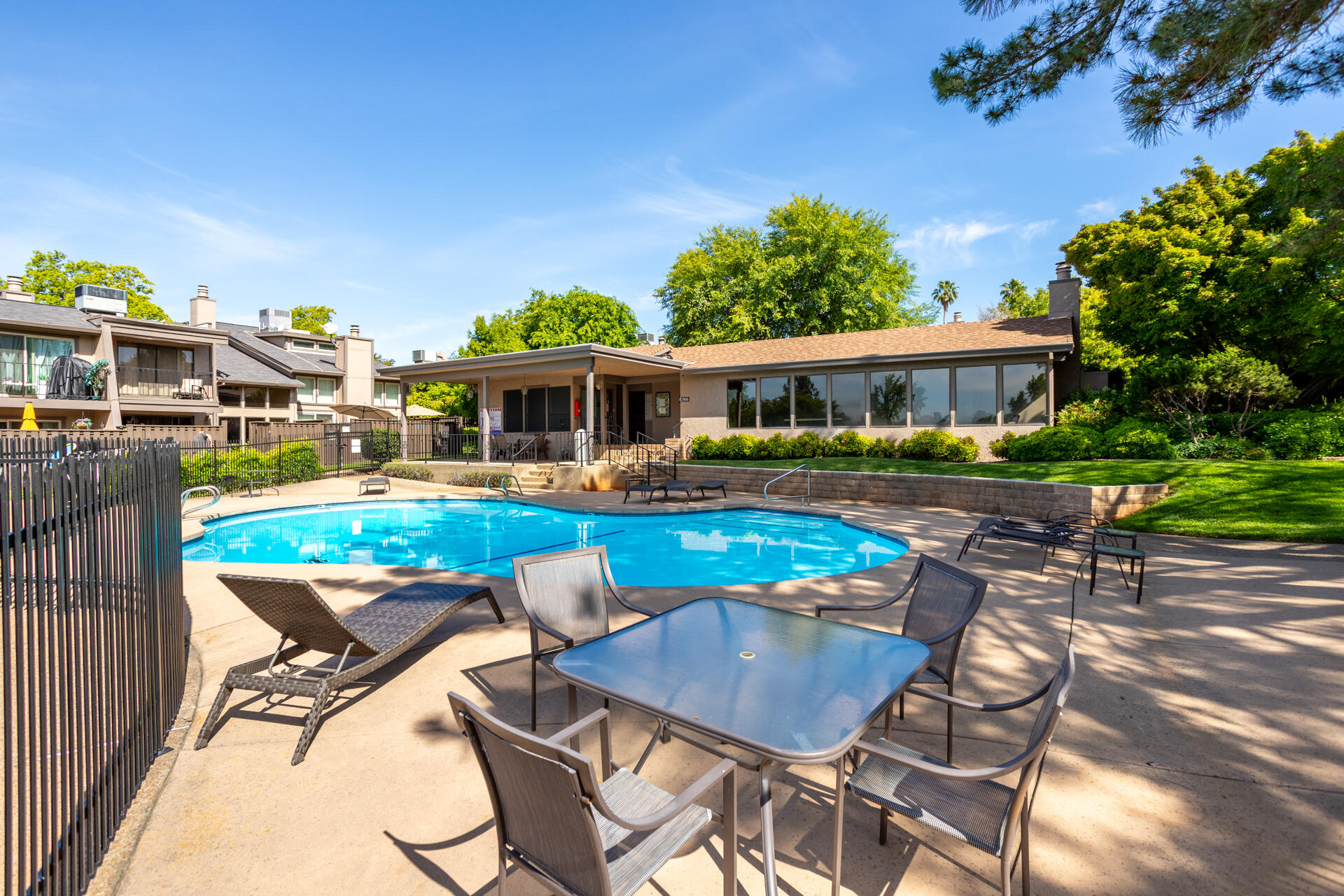 1937 Bechelli Lane Redding, CA 96002 - Photo 29 of 48 Community Pool