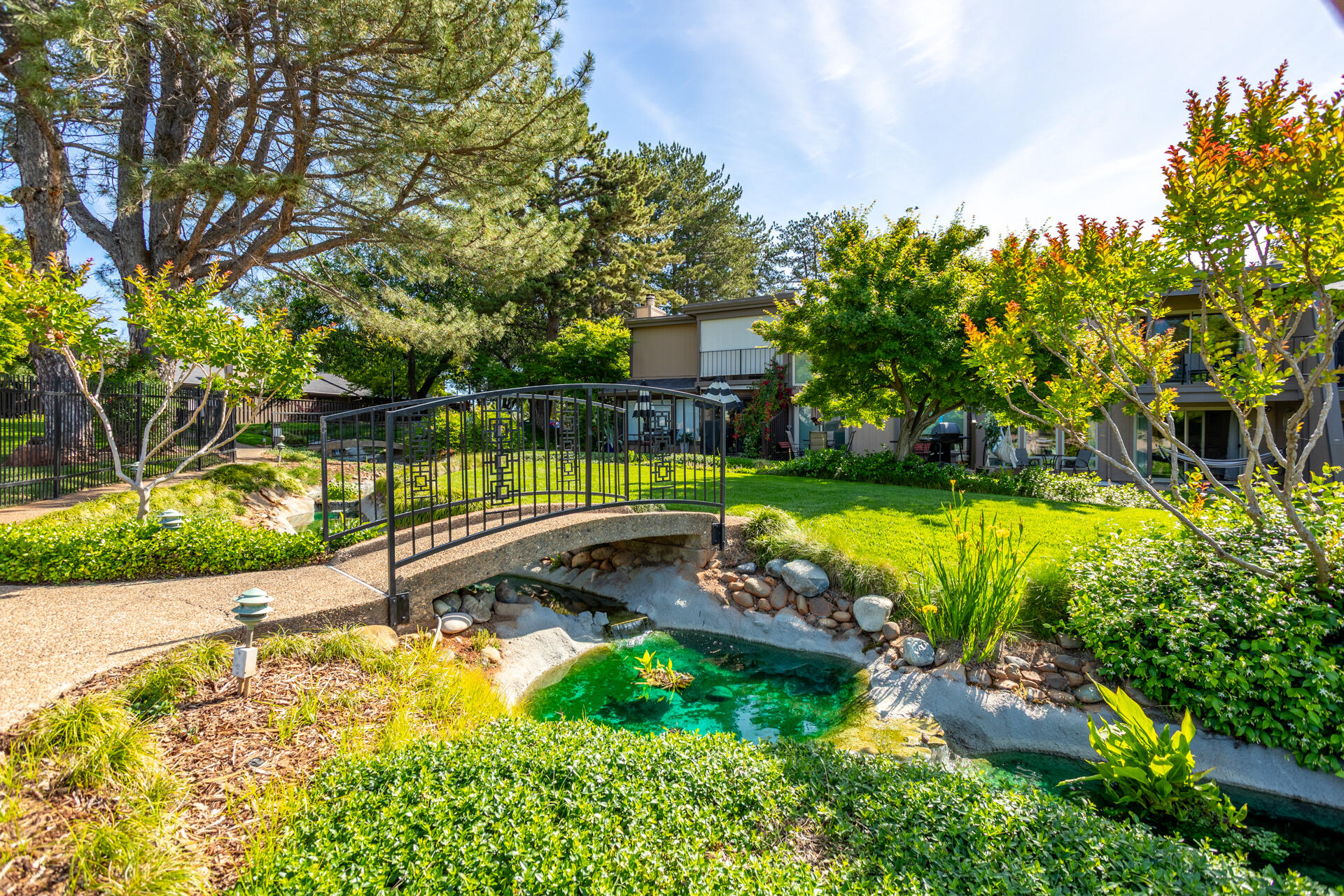 1937 Bechelli Lane Redding, CA 96002 - Photo 33 of 48 Yard