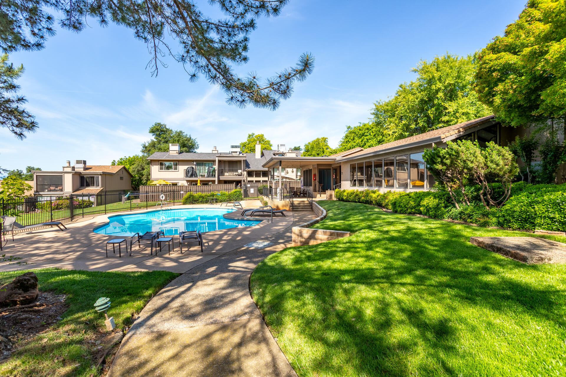 1937 Bechelli Lane Redding, CA 96002 - Photo 35 of 48 Yard