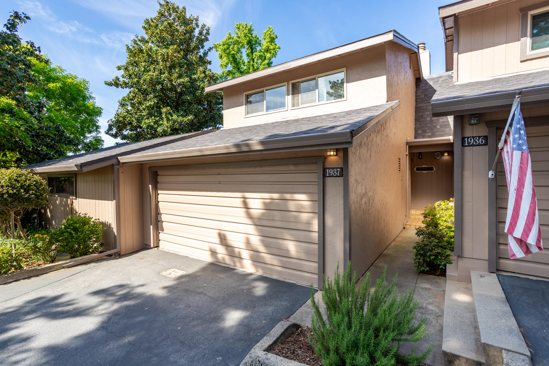 1937 Bechelli Lane Redding, CA 96002 - Photo 43 of 48 Front of House