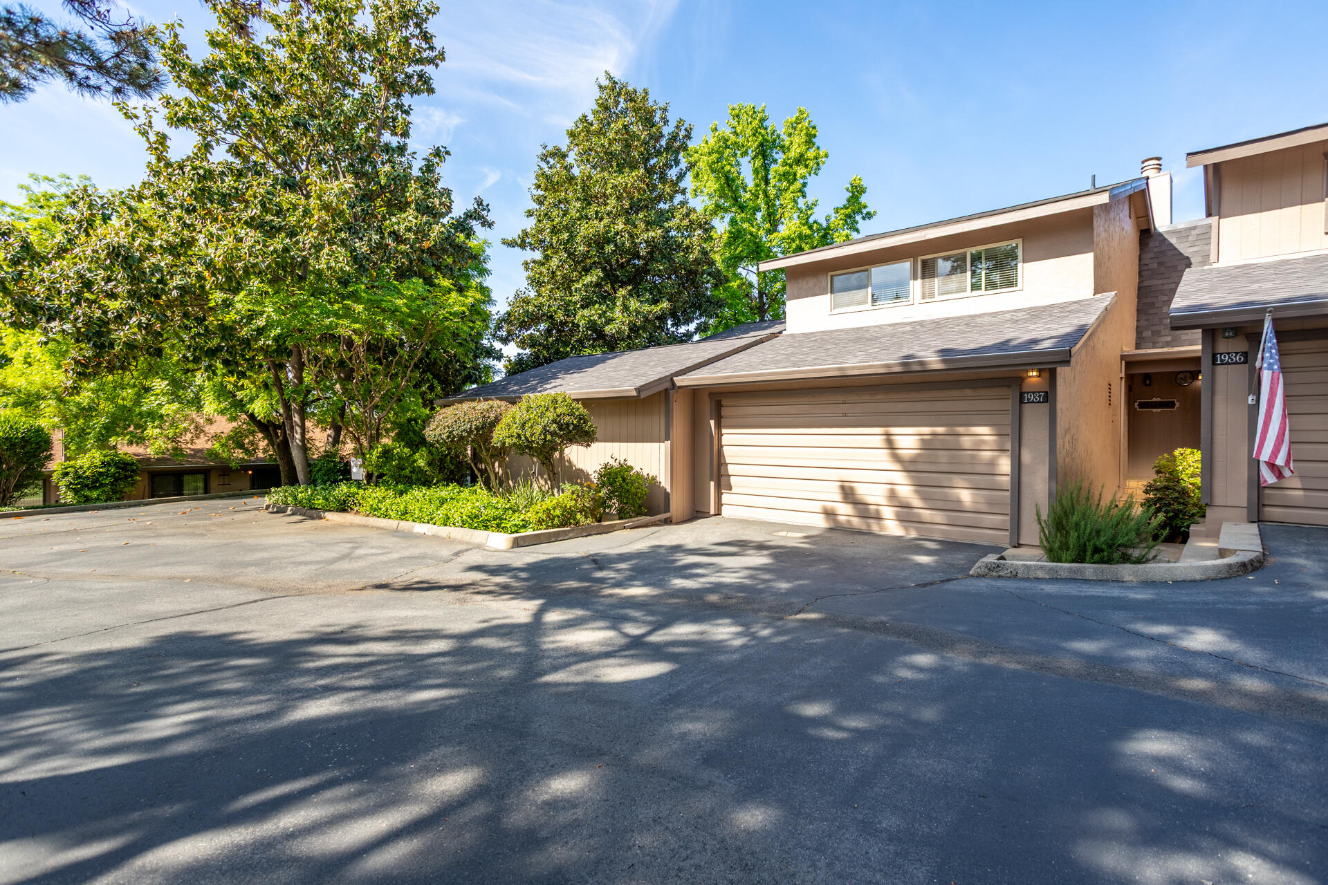 1937 Bechelli Lane Redding, CA 96002 - Photo 44 of 48 Driveway