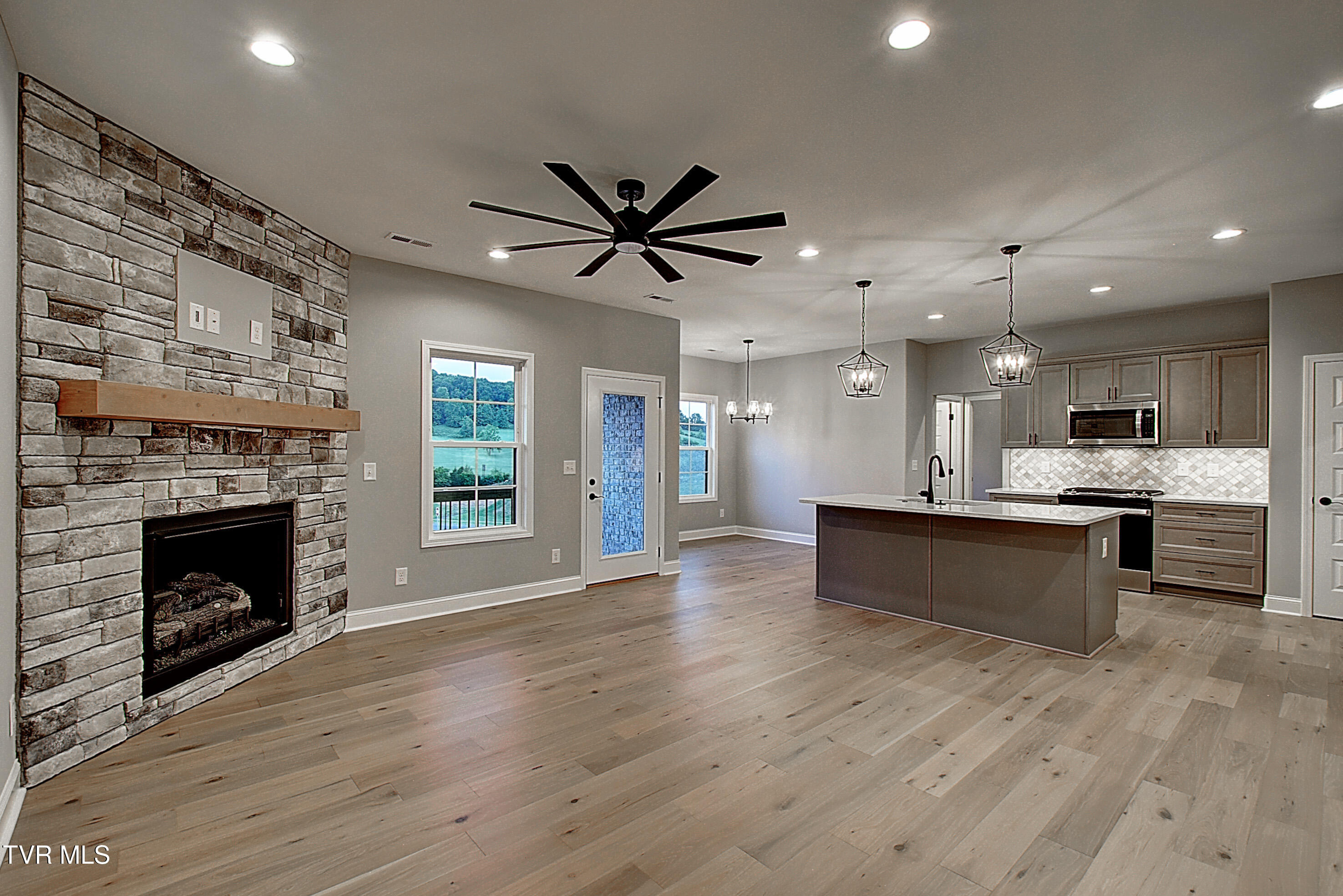 2442 Haystack Circle Piney Flats, TN 37686 - Photo 6 of 29 living room