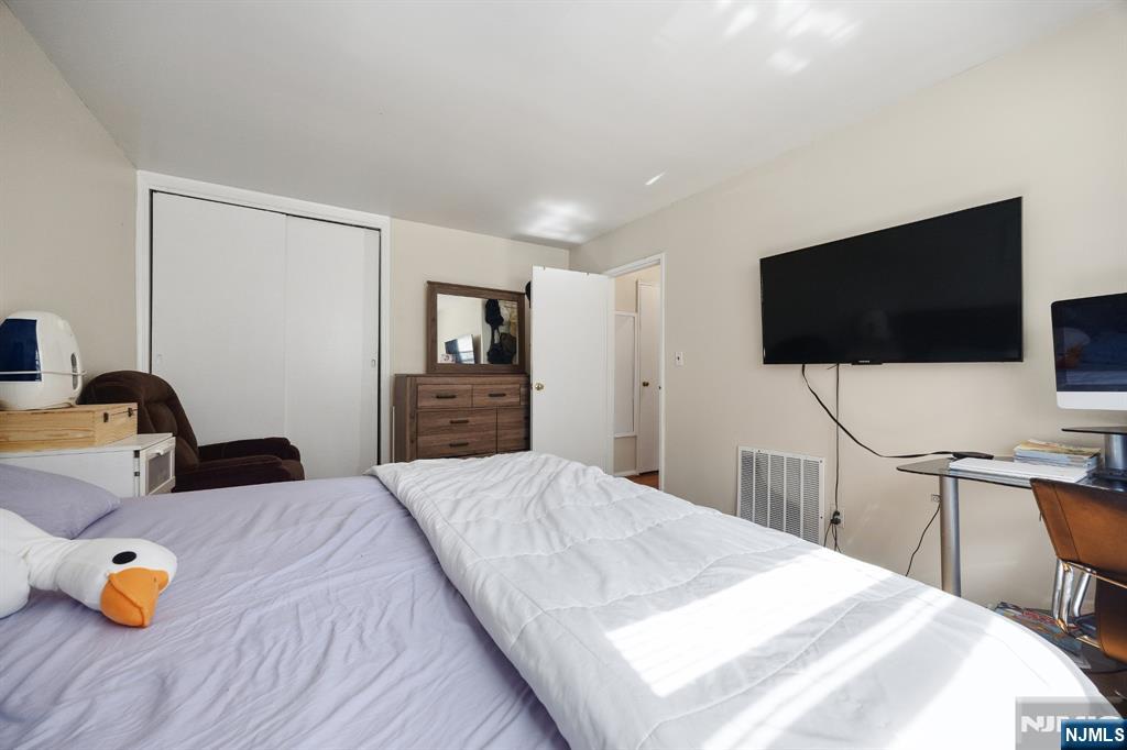 2215 North Central Road, Unit 4A Fort Lee, NJ 07024 - Photo 12 of 16