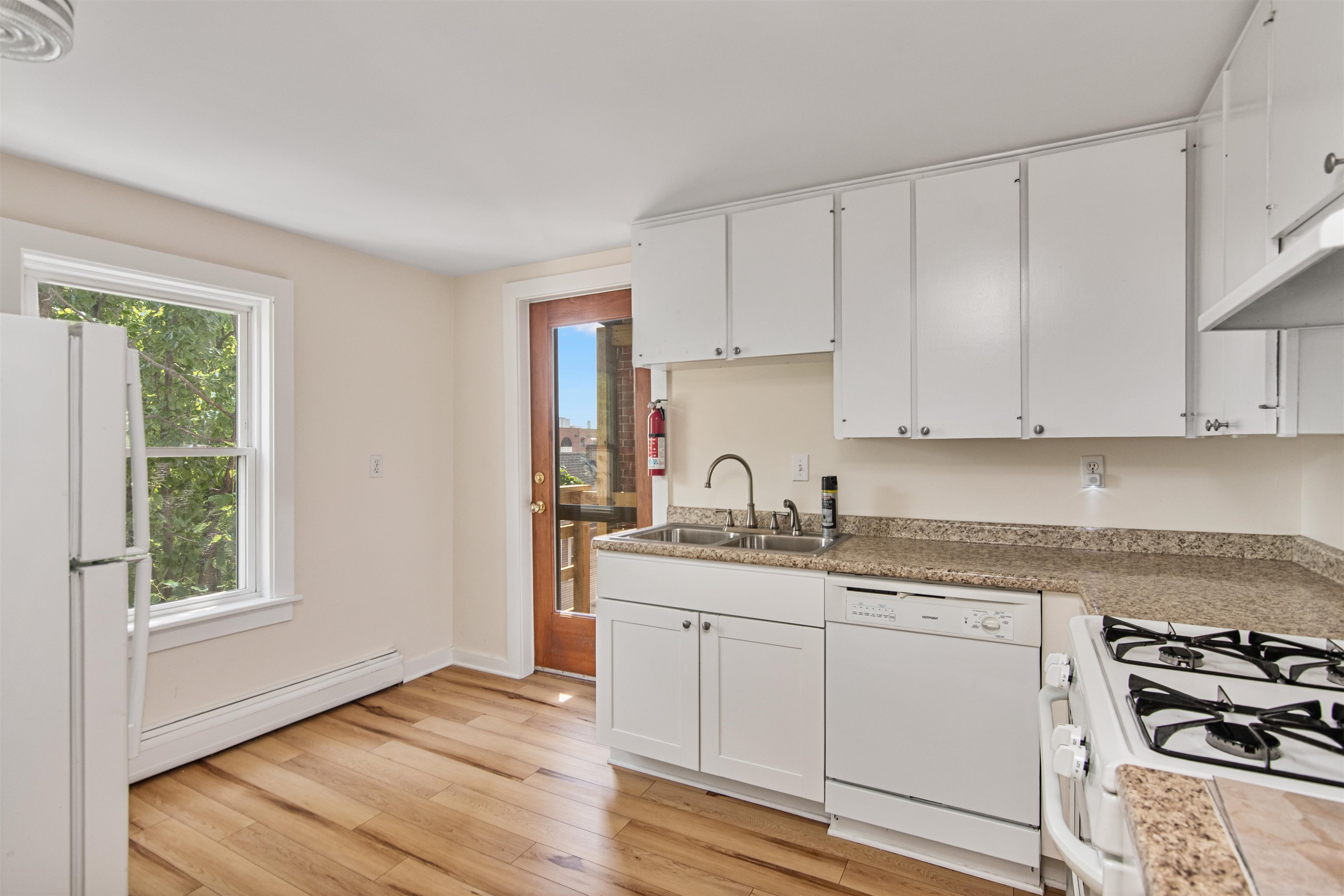 89 College Street, Unit A2 Burlington, VT 05401 - Photo 15 of 38