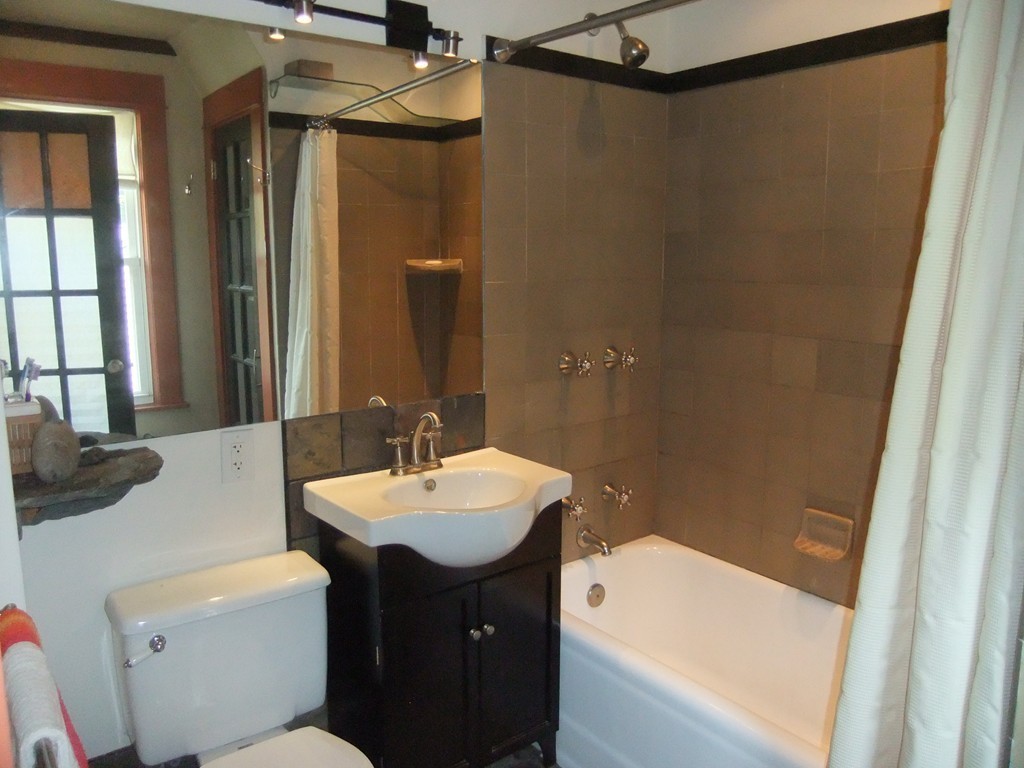 53 Newhall Street Springfield, MA 01109 - Photo 22 of 29 a bathroom with a sink toilet and shower