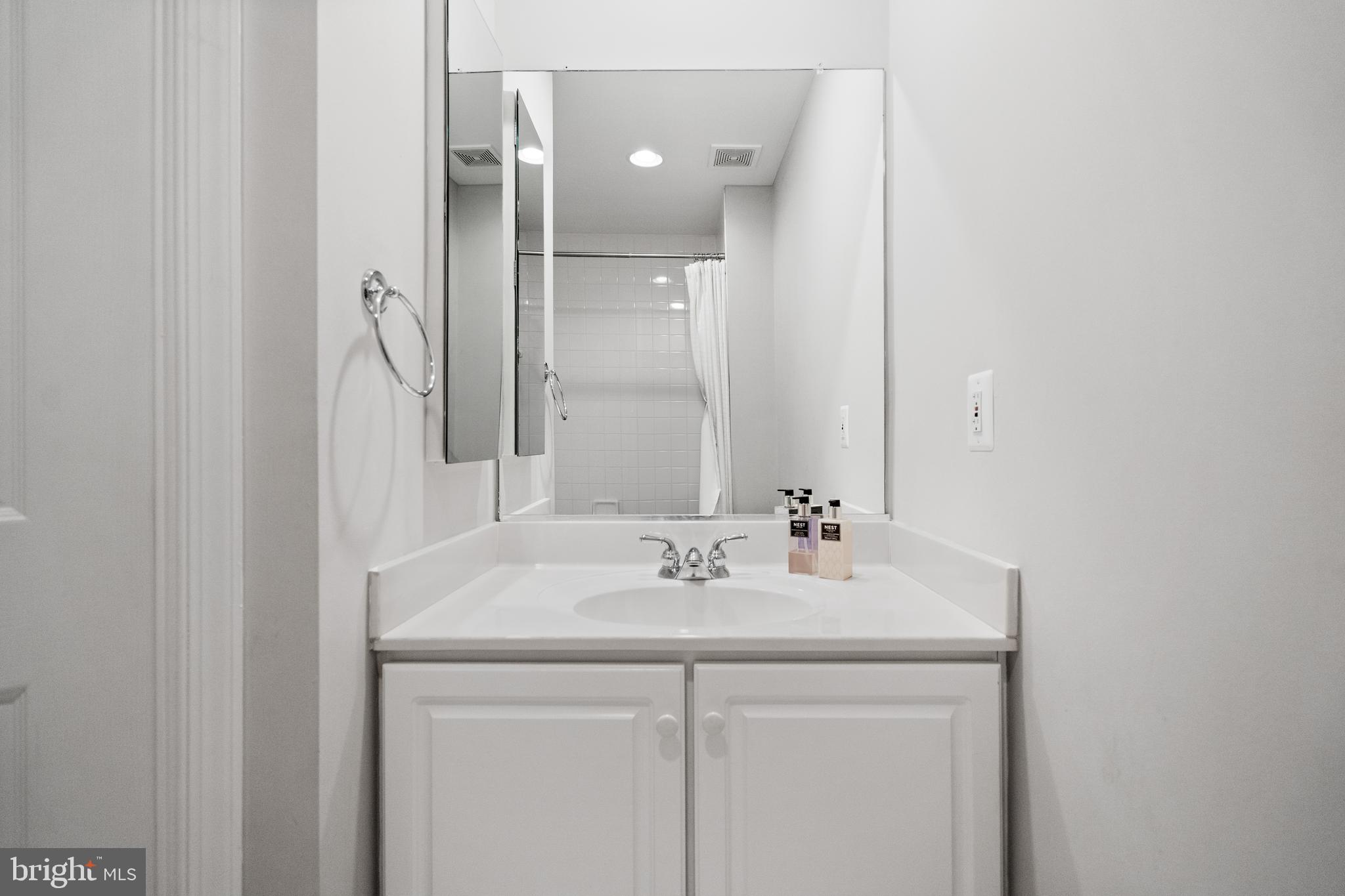 5352 43rd Street Northwest Washington, DC 20015 - Photo 33 of 45 Full Bathroom