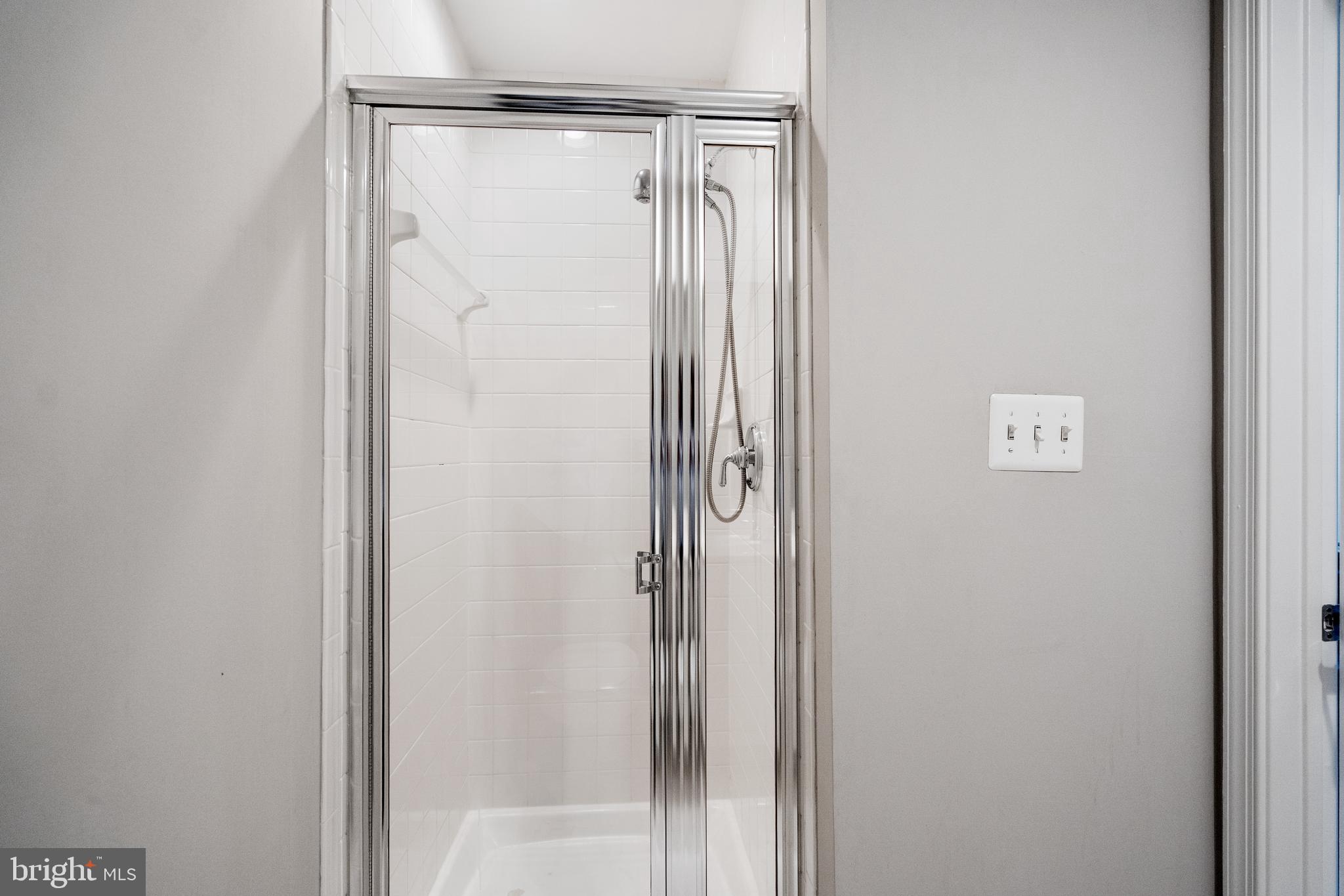 5352 43rd Street Northwest Washington, DC 20015 - Photo 40 of 45 Full Bathroom