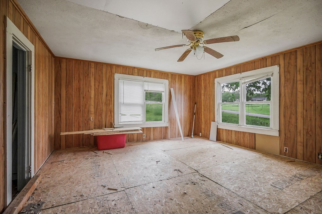 147 Mayberry Street Sparta, TN 38583 - Photo 13 of 22 a very nice looking room with a large window