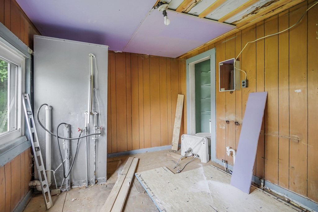 147 Mayberry Street Sparta, TN 38583 - Photo 14 of 22 a bedroom with a bed and a window