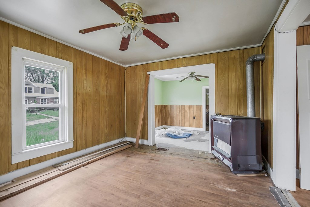 147 Mayberry Street Sparta, TN 38583 - Photo 9 of 22 a bedroom with a bed and a window