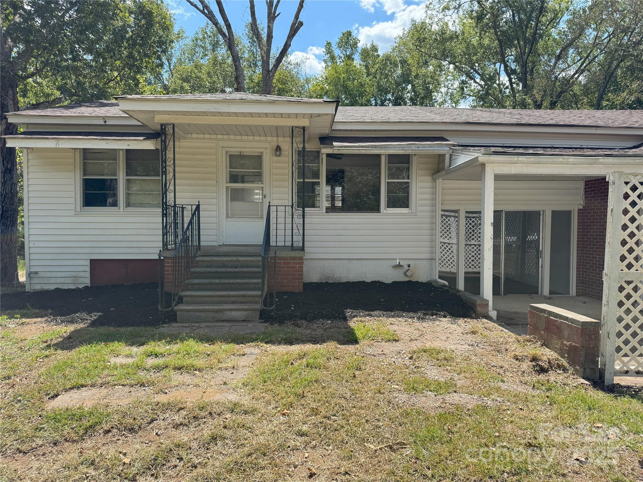 953 Pinckney Road Chester, SC 29706 - Photo 2 of 2