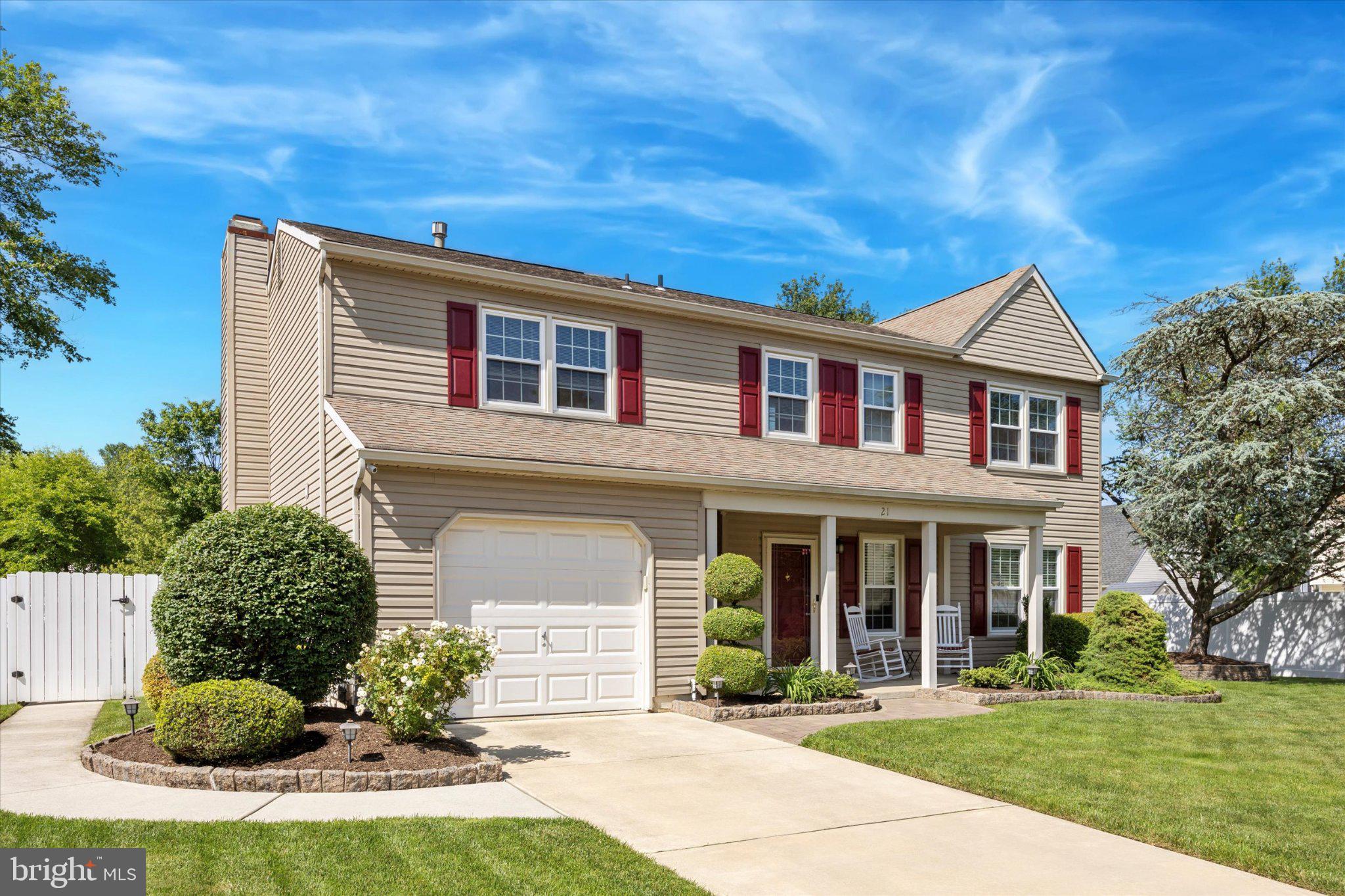 21 Glamis Road Blackwood, NJ 08012 - Photo 2 of 5 Charming home with vibrant curb appeal.