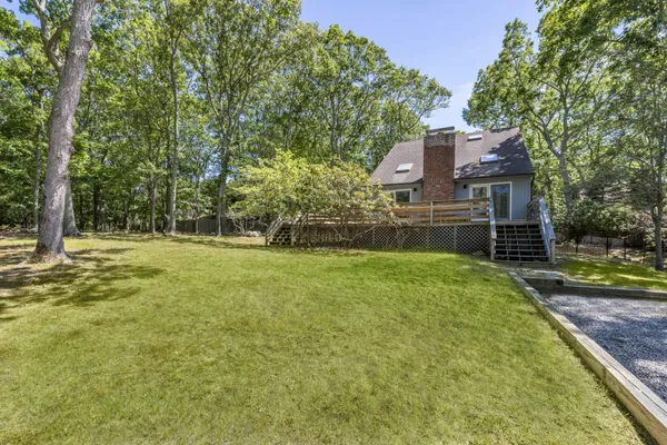 $1,425,000 | 2 Maidstone Park Road, East Hampton, NY 11937