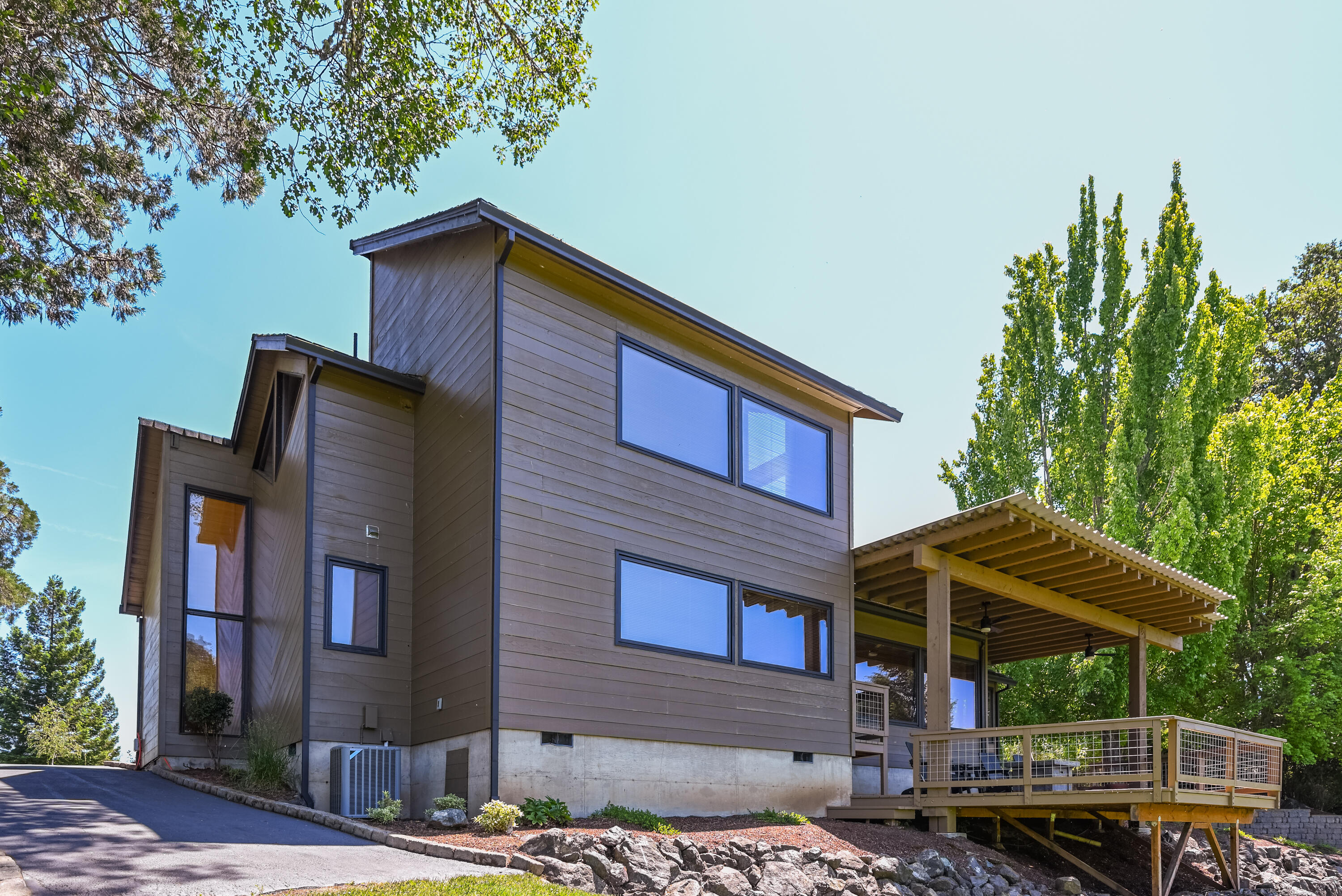 2546 Fisher Road Roseburg, OR 97471 - Photo 10 of 59 a front view of a house with garden