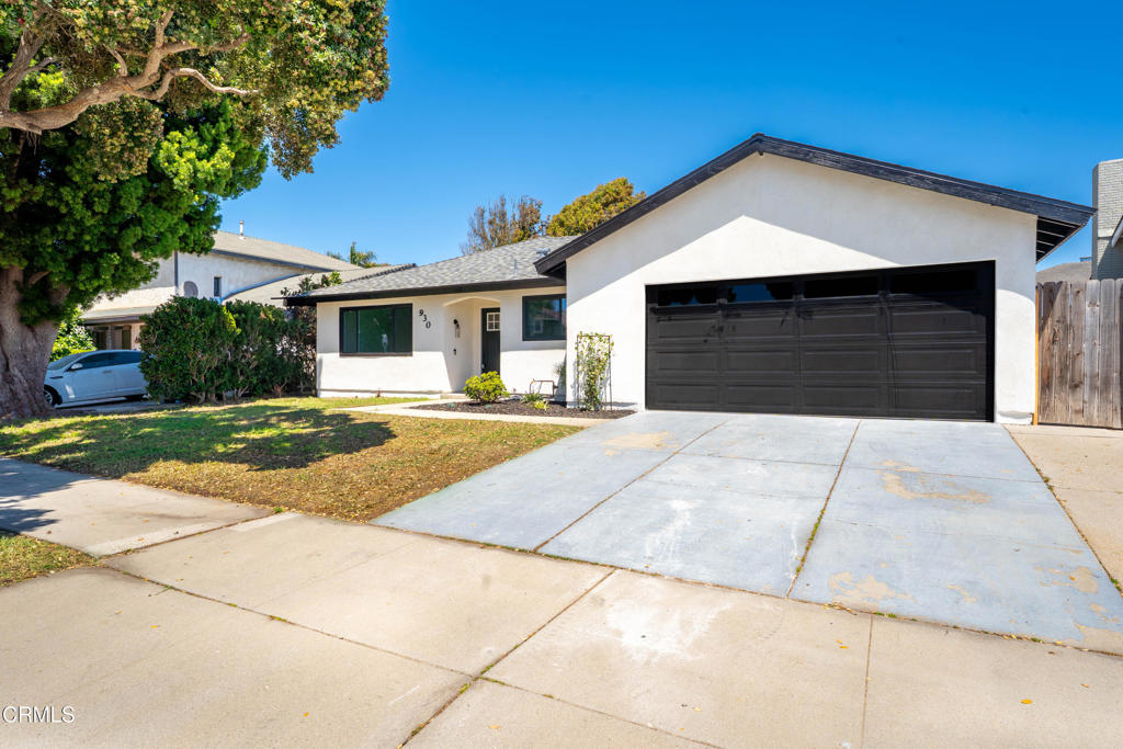 930 Topsail Court Oxnard, CA 93035 - Photo 12 of 31 a house view with a outdoor space