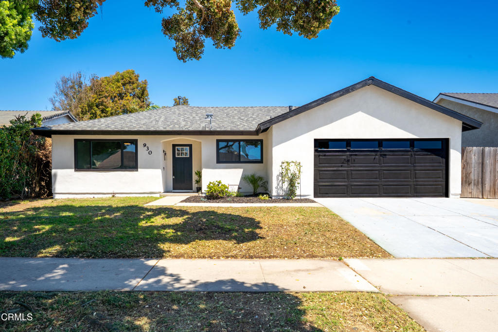 930 Topsail Court Oxnard, CA 93035 - Photo 2 of 31 a front view of a house with garden
