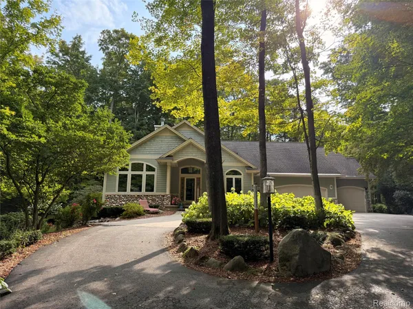 $1,400,000 | 6788 East Hoxie Road, Cedar, MI 49621
