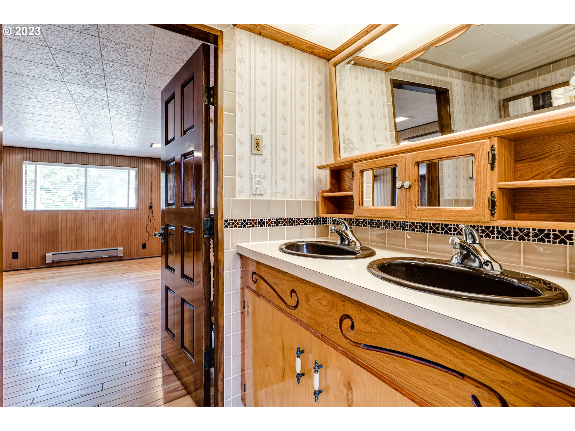 88240 Millican Road Springfield, OR 97478 - Photo 11 of 15 a kitchen that has a sink and a stove