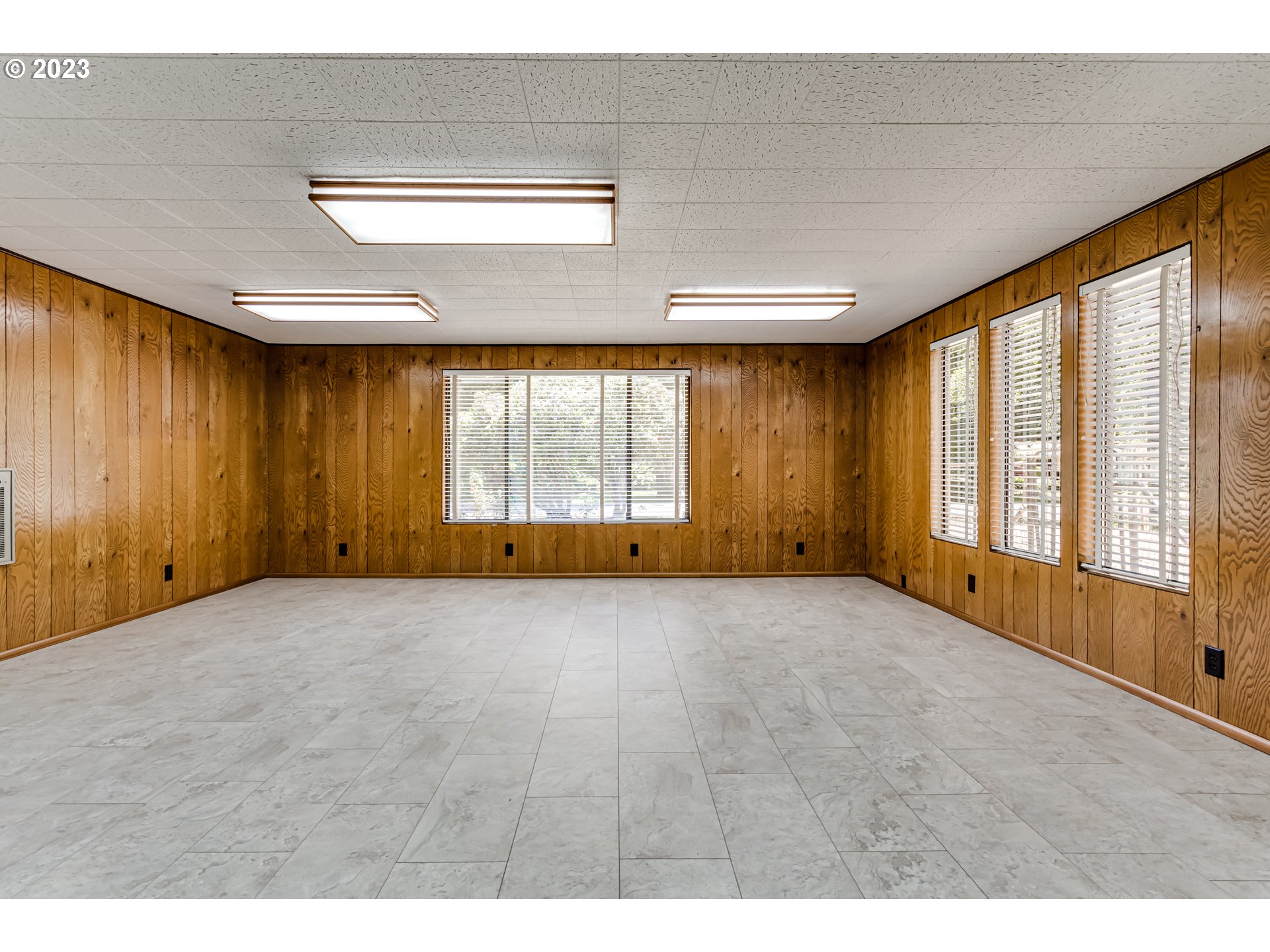 88240 Millican Road Springfield, OR 97478 - Photo 3 of 15 a view of an empty room with a window