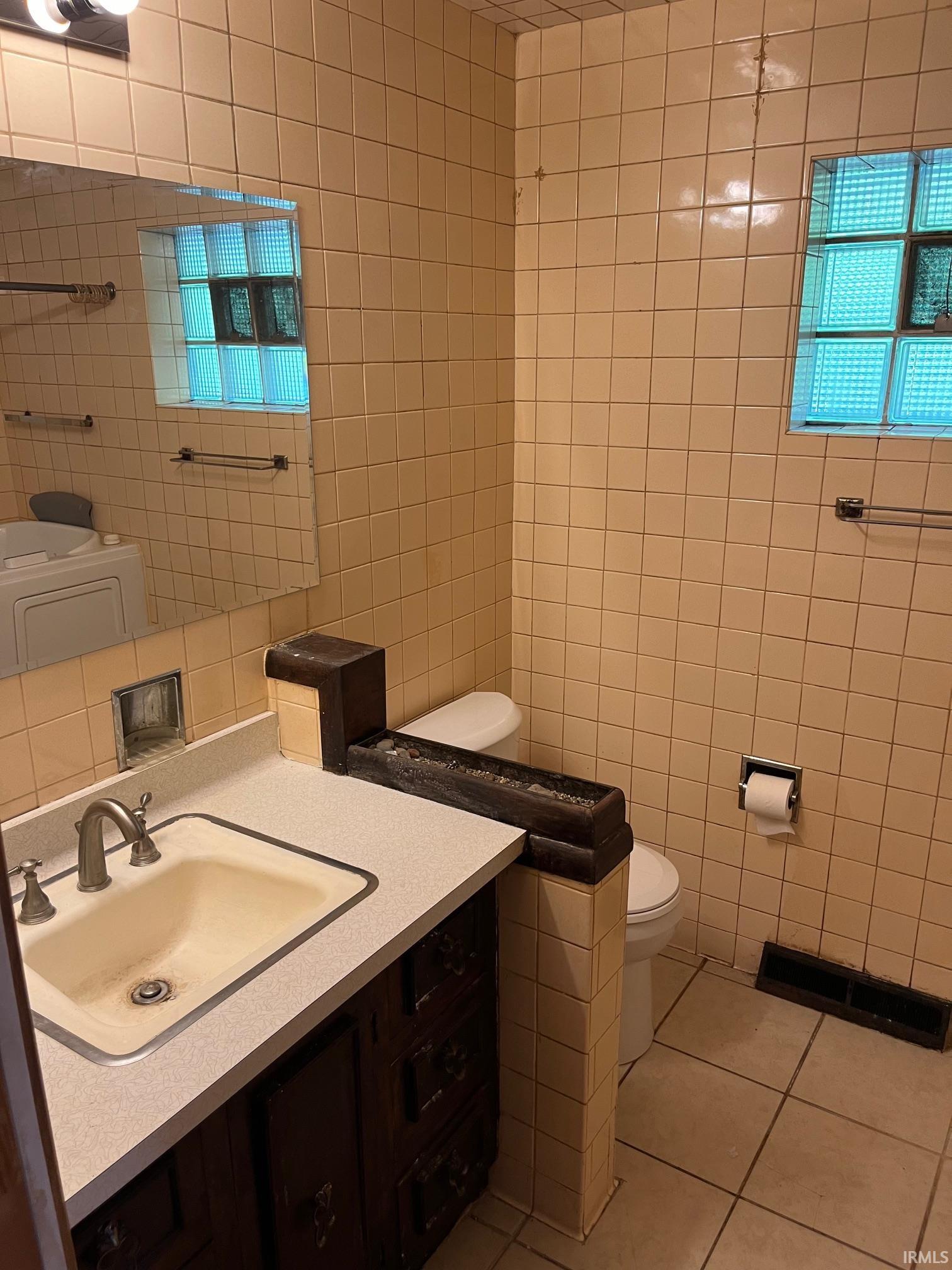 1045 Eclipse Place South Bend, IN 46628 - Photo 14 of 35