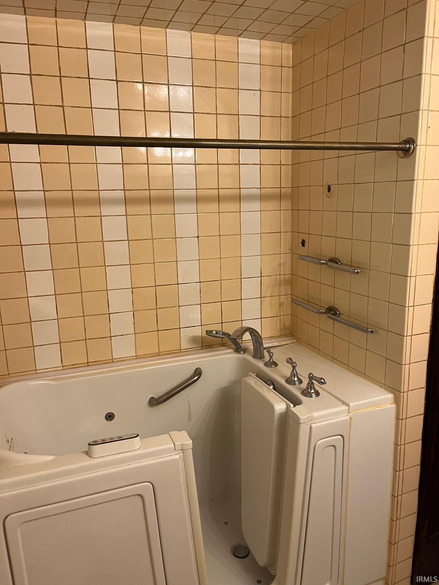 1045 Eclipse Place South Bend, IN 46628 - Photo 15 of 35