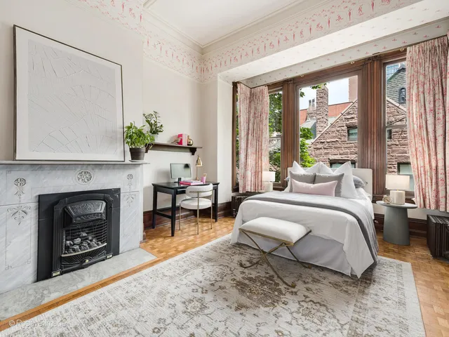 a view of a livingroom and dining room