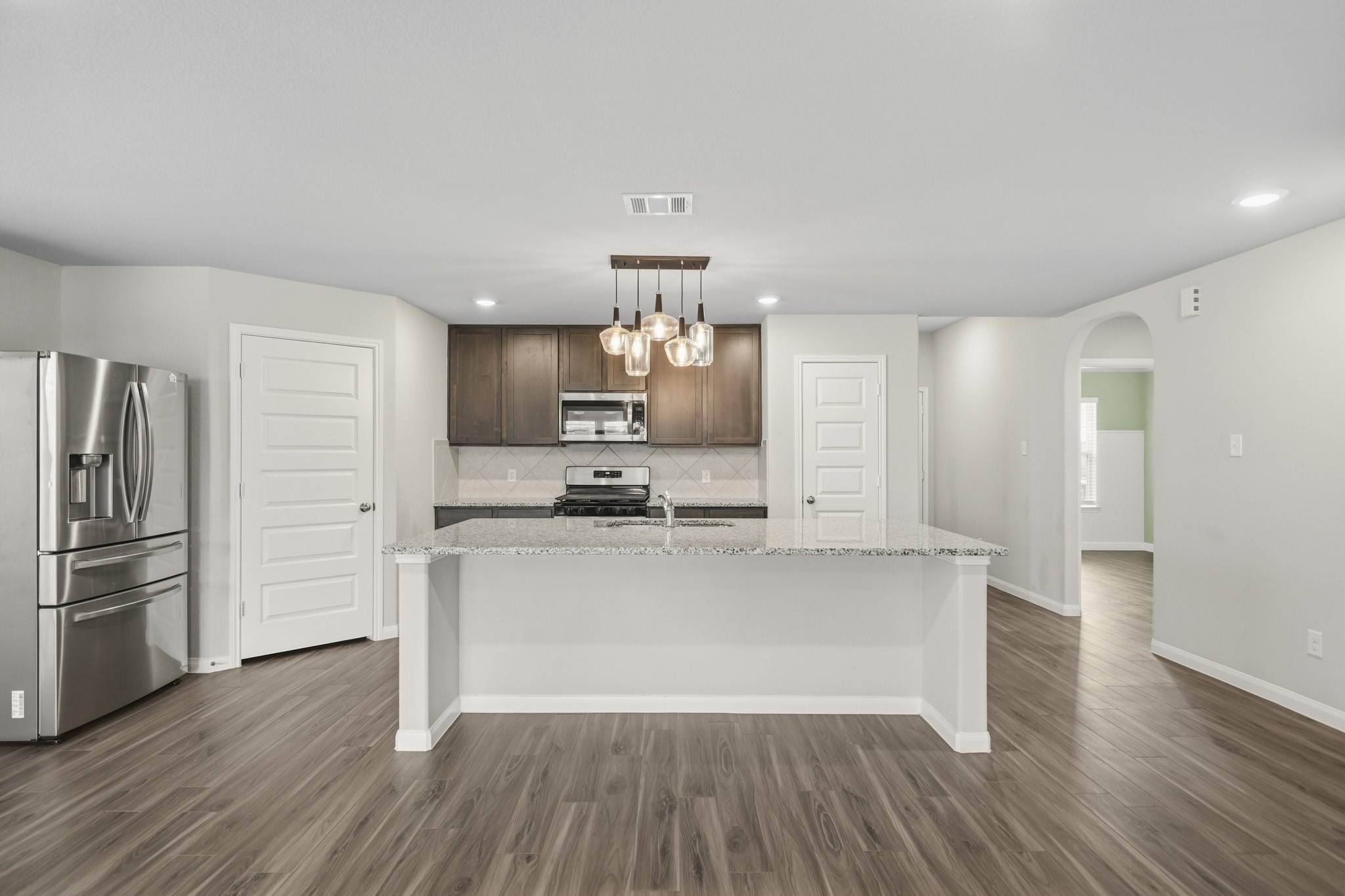 5327 Briana Dee Drive Rosharon, TX 77583 - Photo 10 of 14 Kitchen/Dining