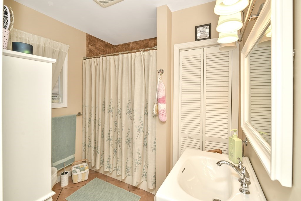 972 Main Street Clinton, MA 01510 - Photo 11 of 38 Gallery Image 11