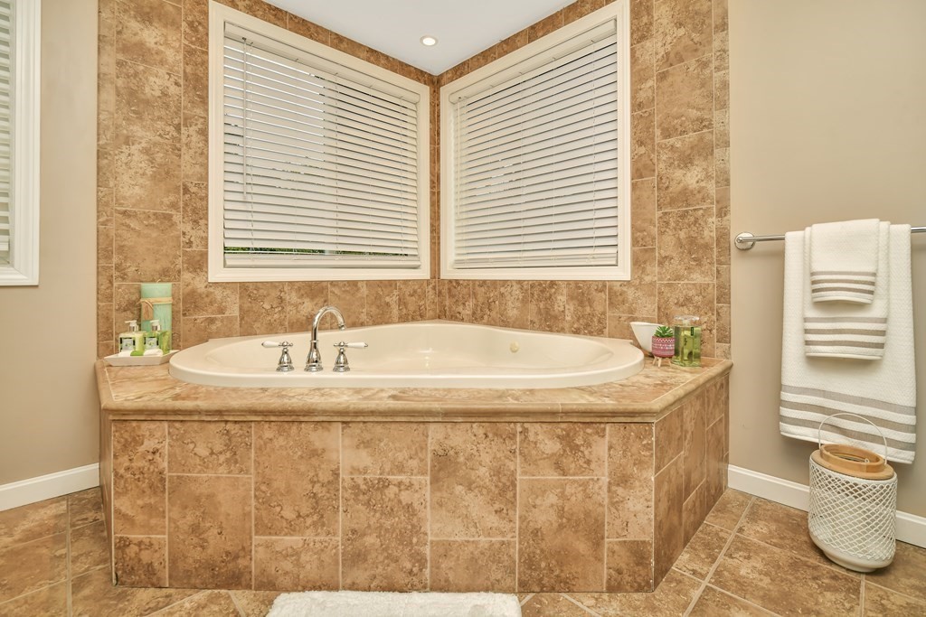 972 Main Street Clinton, MA 01510 - Photo 28 of 38 Gallery Image 28
