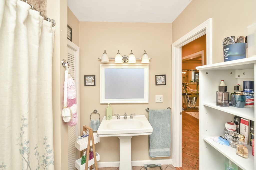 972 Main Street Clinton, MA 01510 - Photo 10 of 38 Gallery Image 10