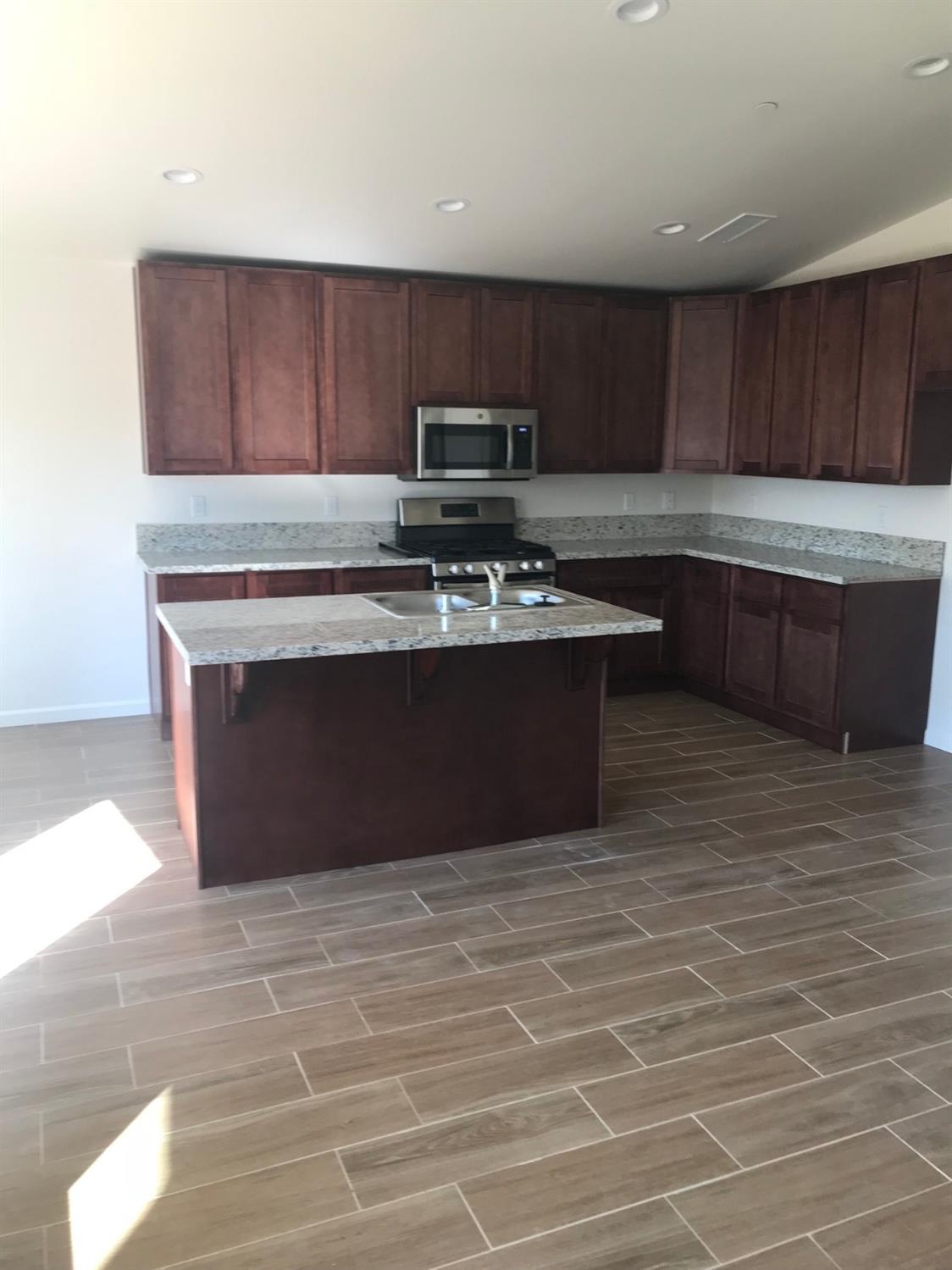 718 Riverside Drive Madera, CA 93638 - Photo 4 of 10 Gallery Image 4