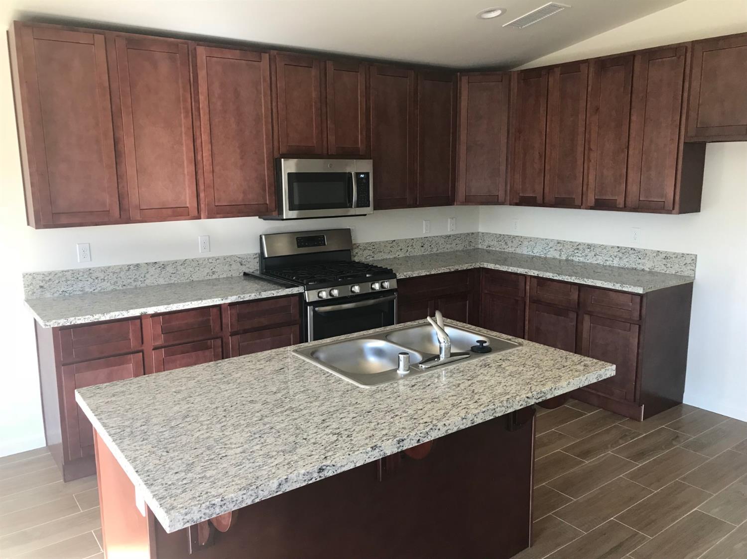718 Riverside Drive Madera, CA 93638 - Photo 5 of 10 Gallery Image 5