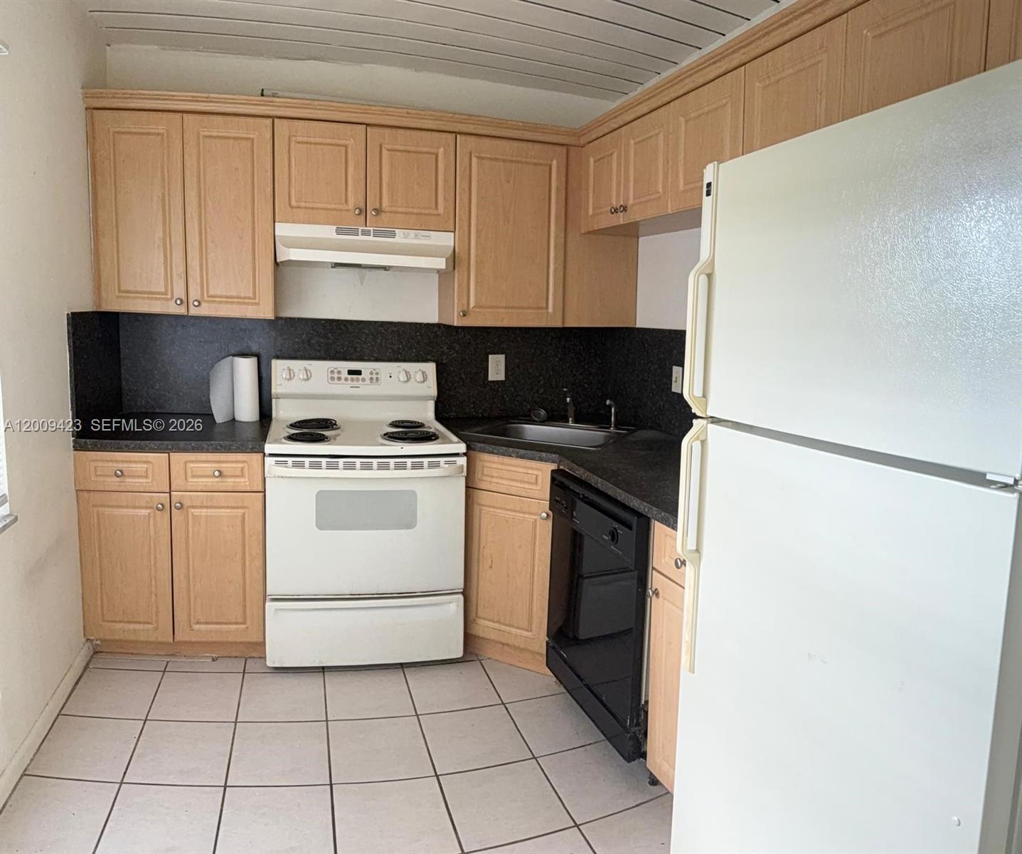 3774 Inverrary Boulevard, Unit 105P Lauderhill, FL 33319 - Photo 5 of 13 a kitchen with a stove a sink and a refrigerator